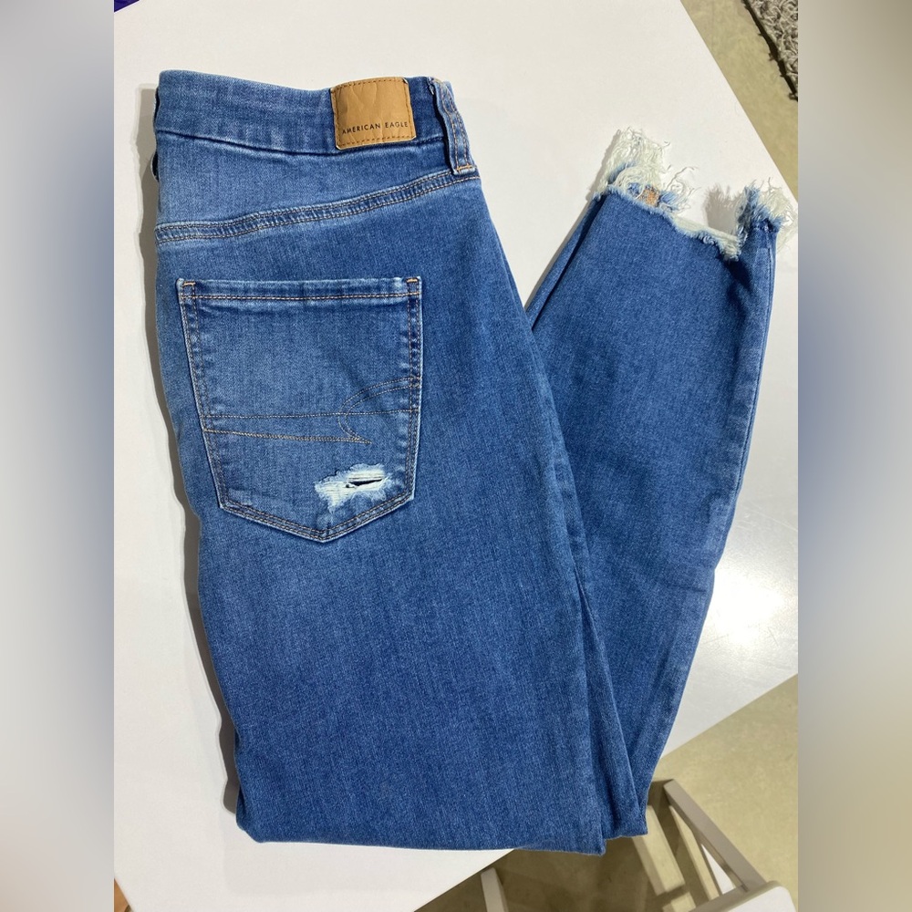 American Eagle Distressed Denim Jegging